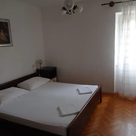 Apartment Perica Postira