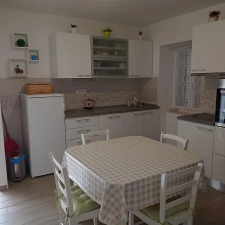 Apartment Perica Postira